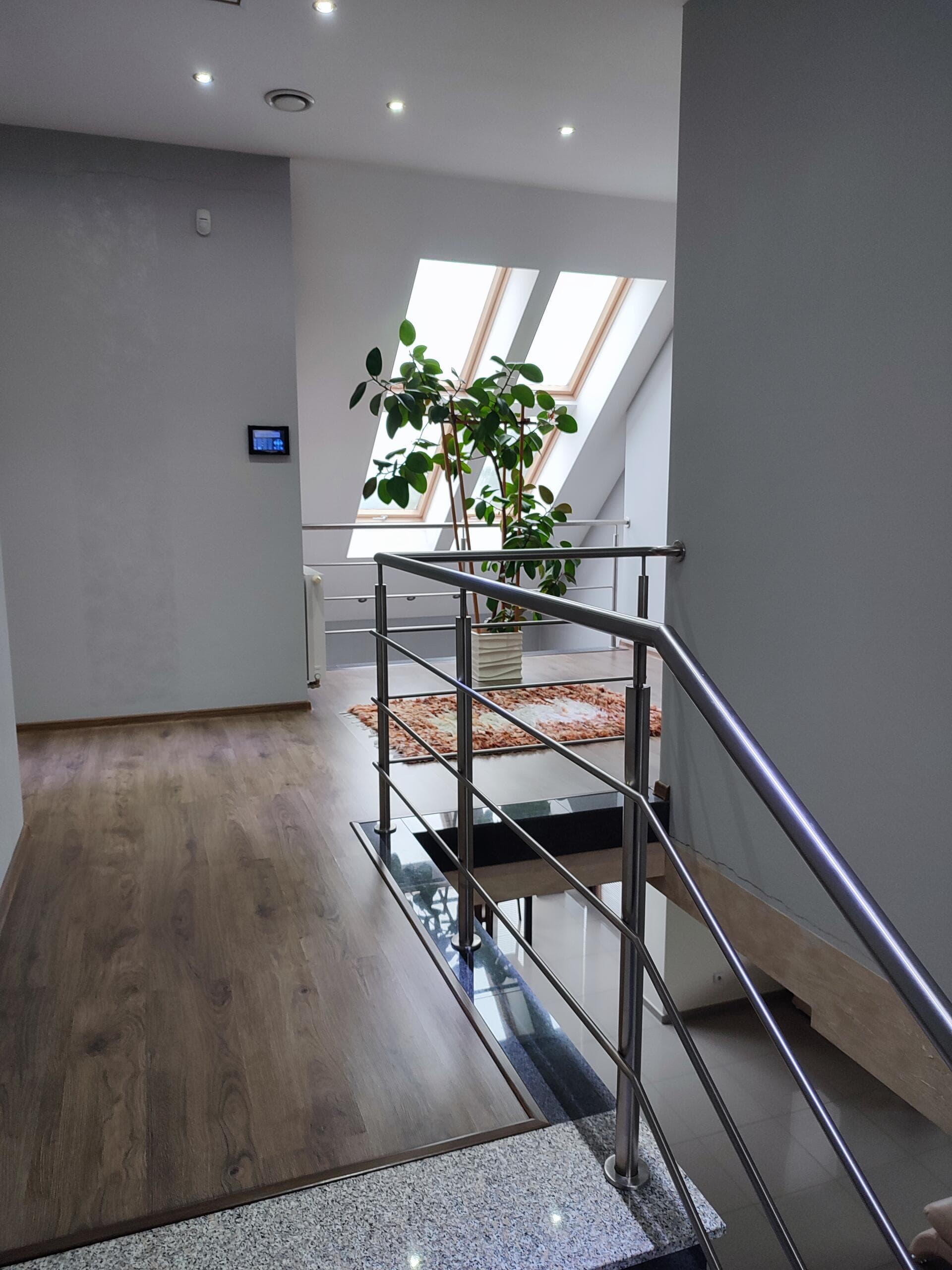 Dom wolnostojący wykończony i umeblowany (178m2 PU) Krzywaczka, działka 1200m2