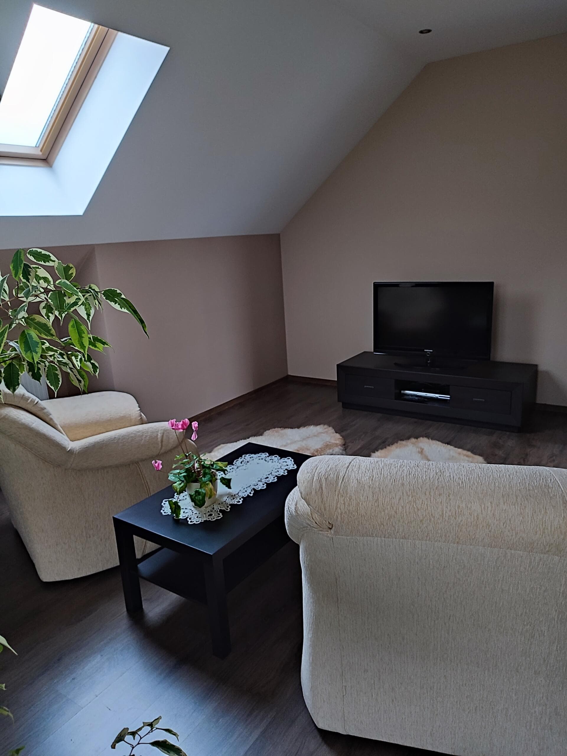 Dom wolnostojący wykończony i umeblowany (178m2 PU) Krzywaczka, działka 1200m2